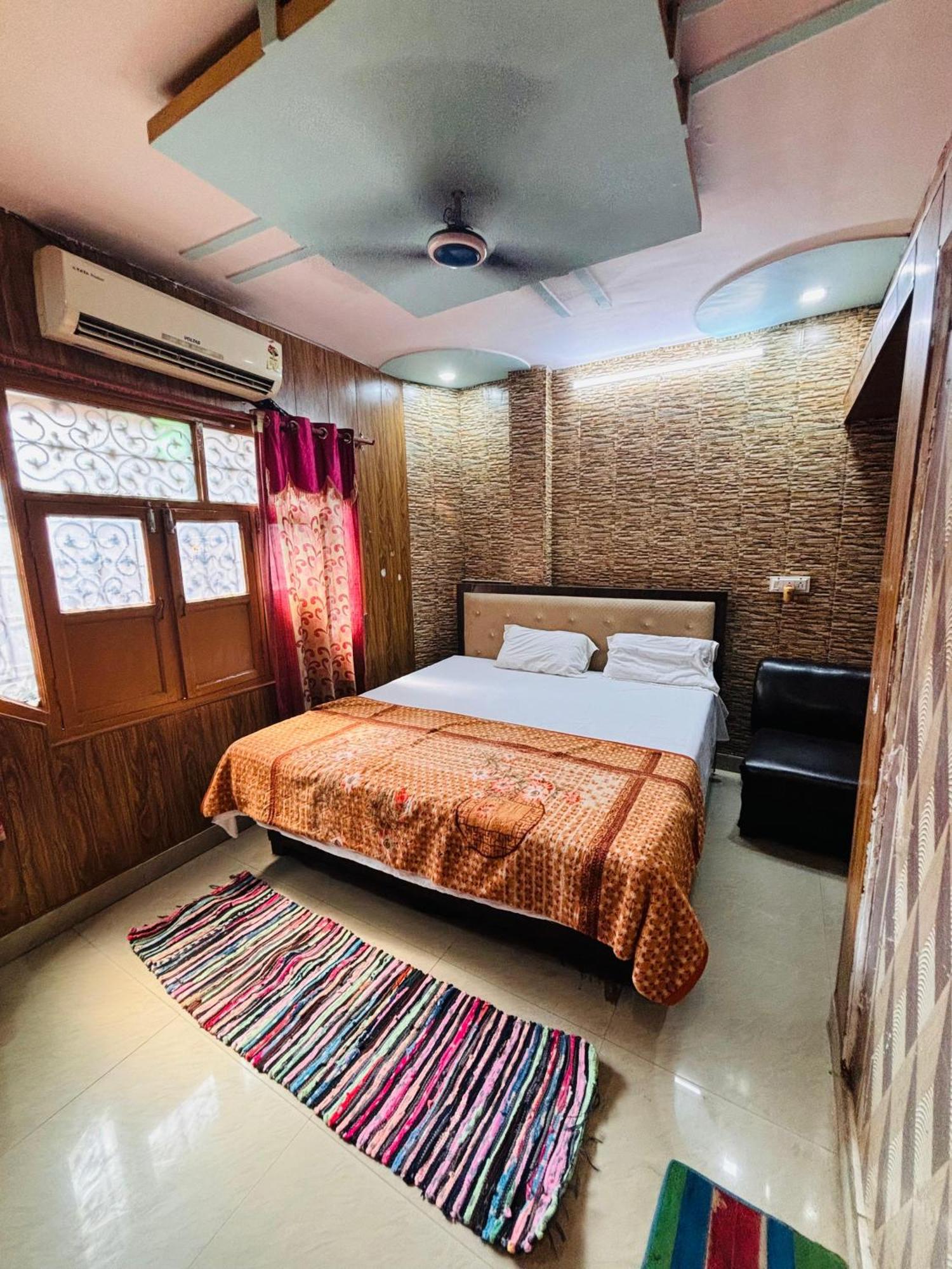 Guest house Palace Paying - Near Shivala Ghat *