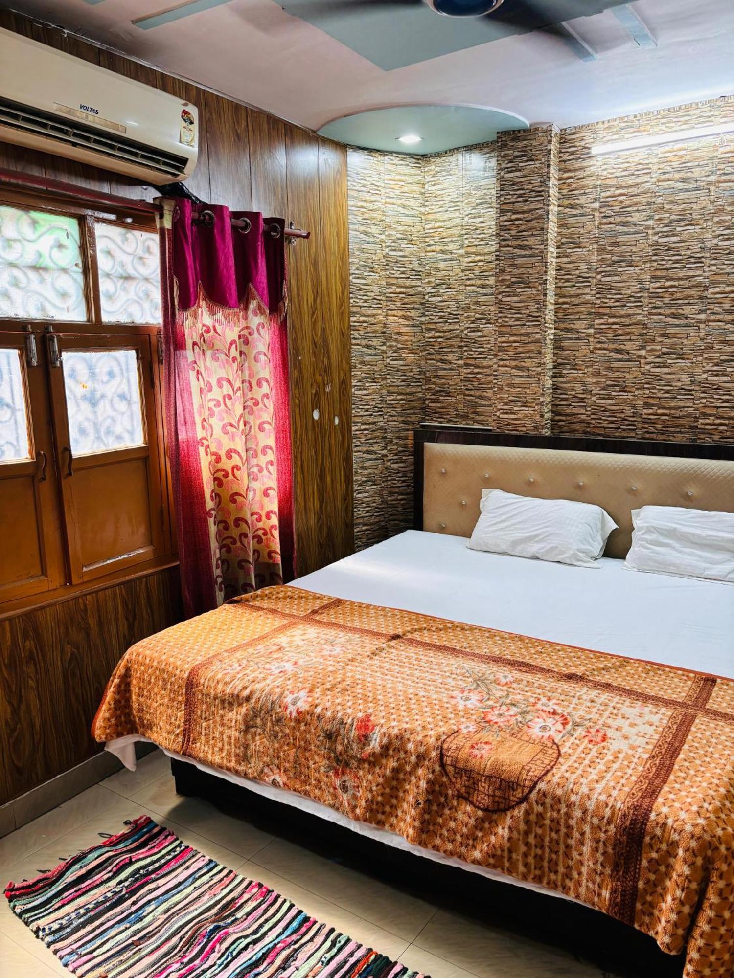 Palace Paying - Near Shivala Ghat Guest house Varanasi
