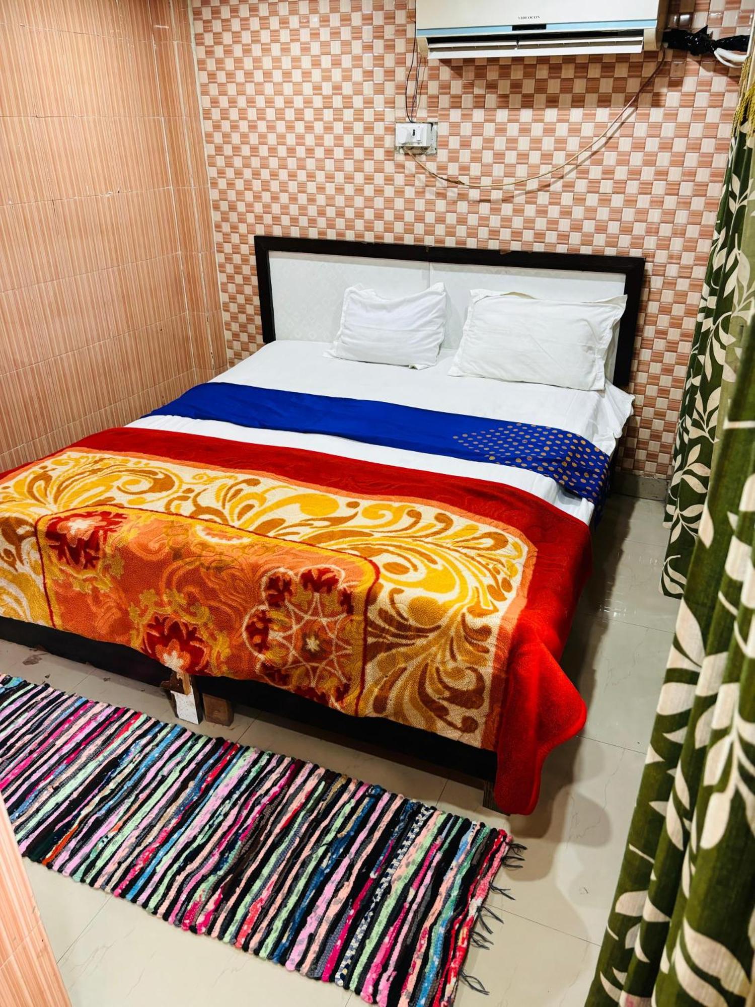 Guest house Palace Paying - Near Shivala Ghat *